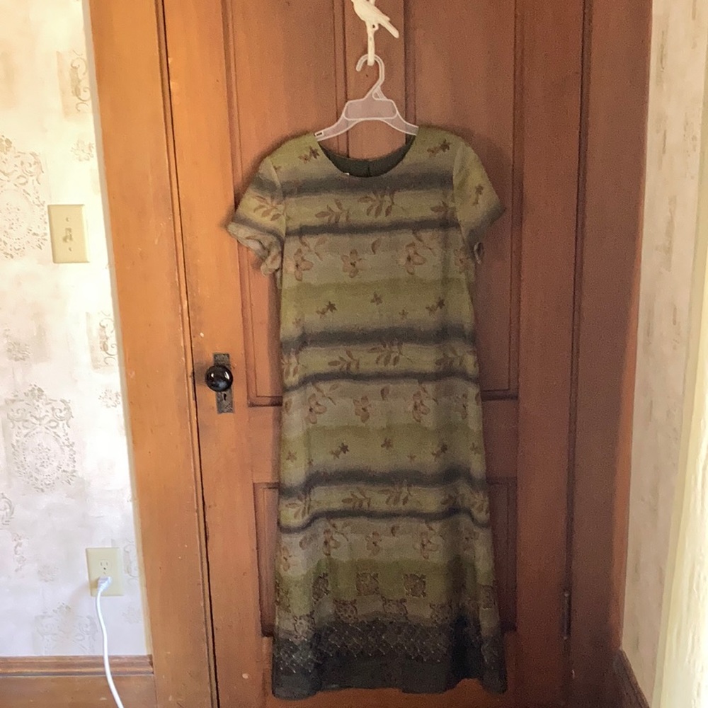 Gorgeous Jessica Howard spring/summer dress.